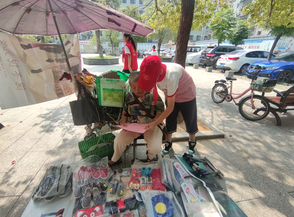 实验小学“红领巾”守水护水志愿服务队 用小手守护碧水，温暖居民生活