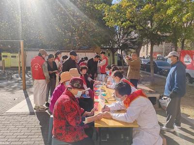 爱心义诊情暖睦邻——青岛市胸科医院到梅庵新区开展健康义诊活动